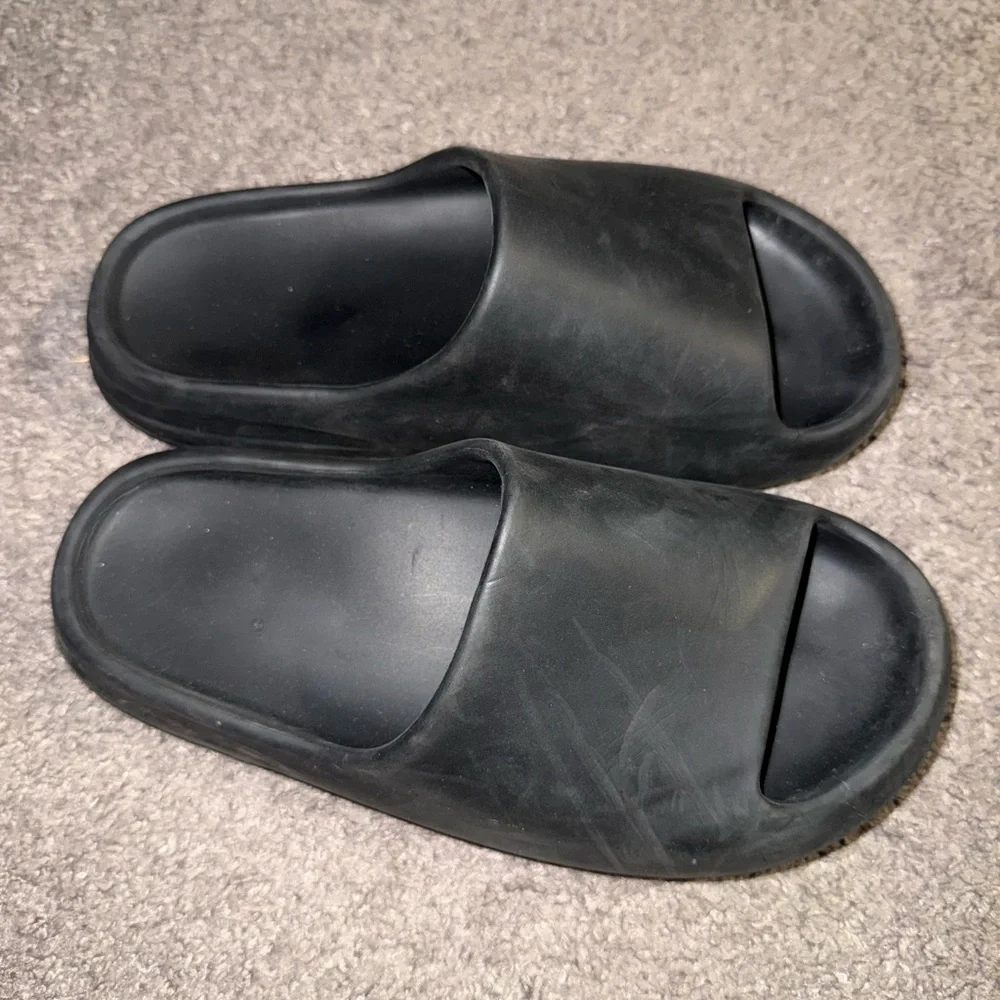 USED LOT OF 2 Foam Slides black cream‎ Womens 8 fashion nova - Picture 10 of 11